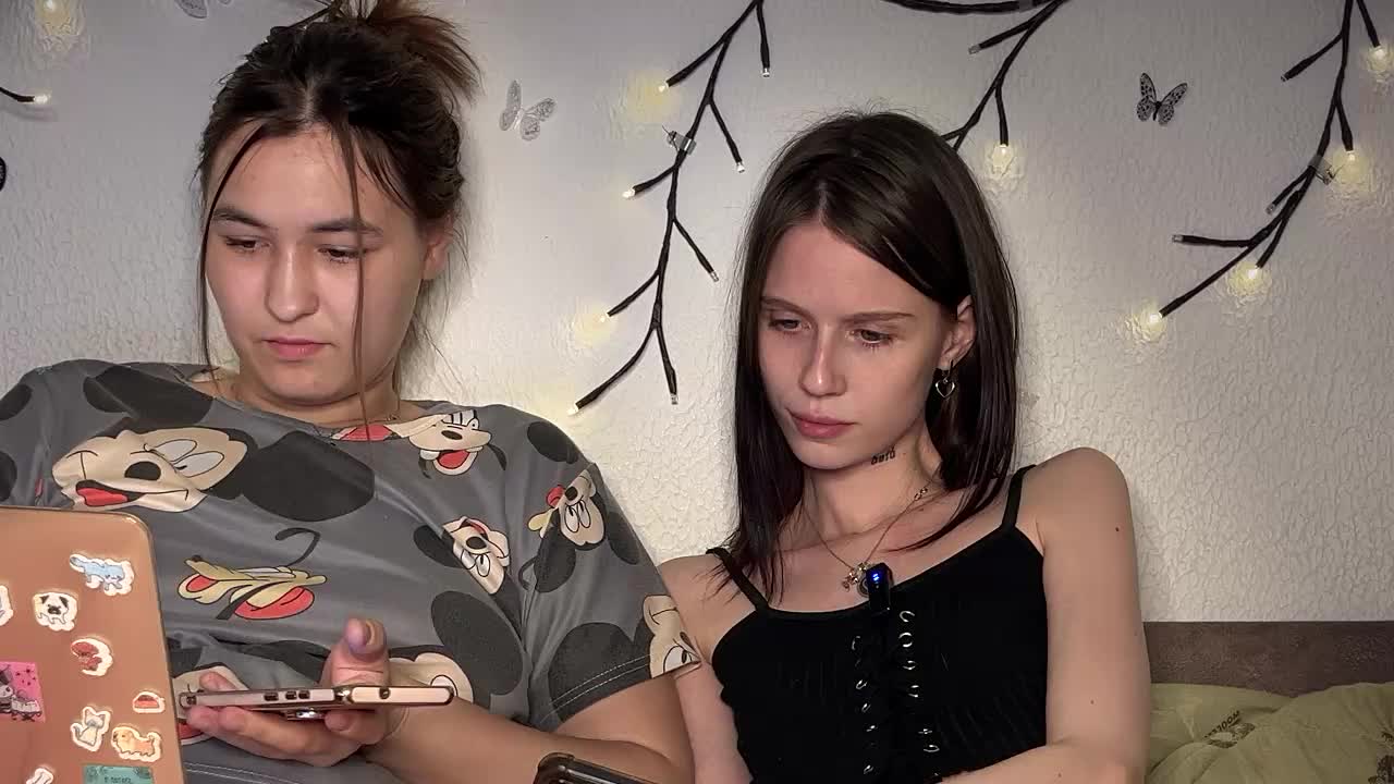 ZoyaVikki Cam Model Chat October 10, 2025