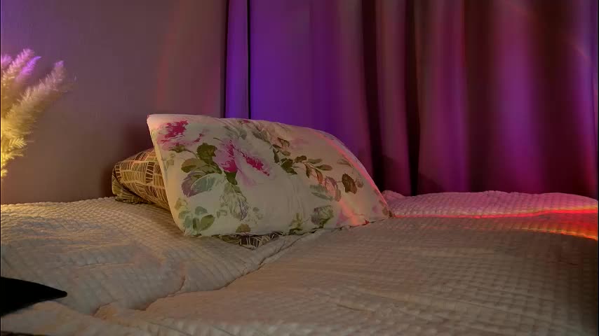 holyyy_fuck Cam Model Chat October 10, 2025