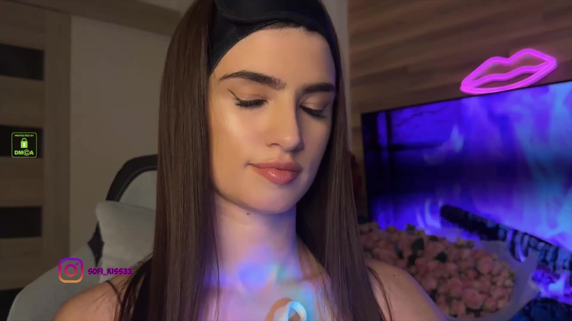 Sofi-Mi Cam Model Chat October 10, 2025