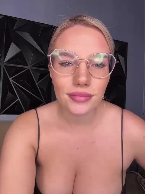 LYALAtop Cam Model Chat October 10, 2025