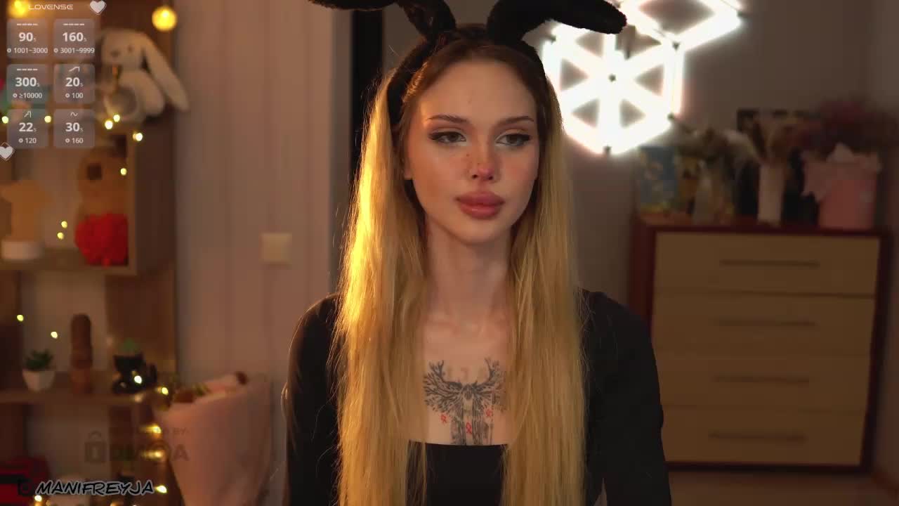 ManiFreyja Cam Model Chat October 10, 2025