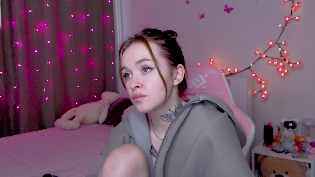 NaughtyMable Cam Model Chat October 10, 2025