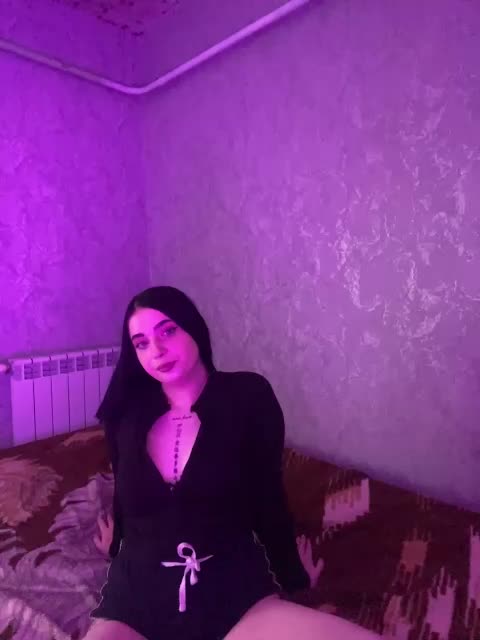 Aliska22 Cam Model Chat October 10, 2025