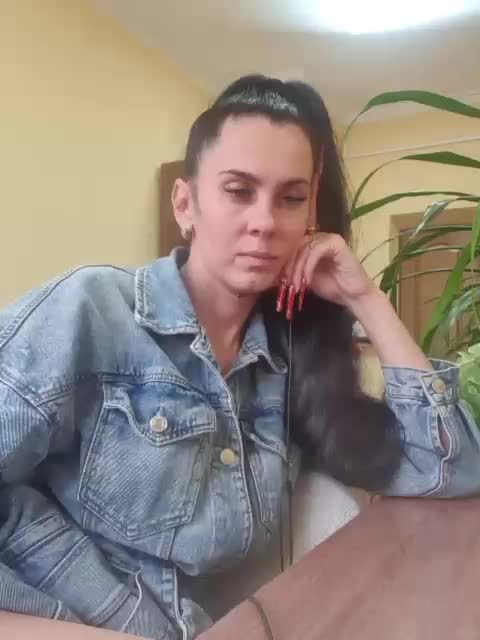 -France- Cam Model Chat October 10, 2025