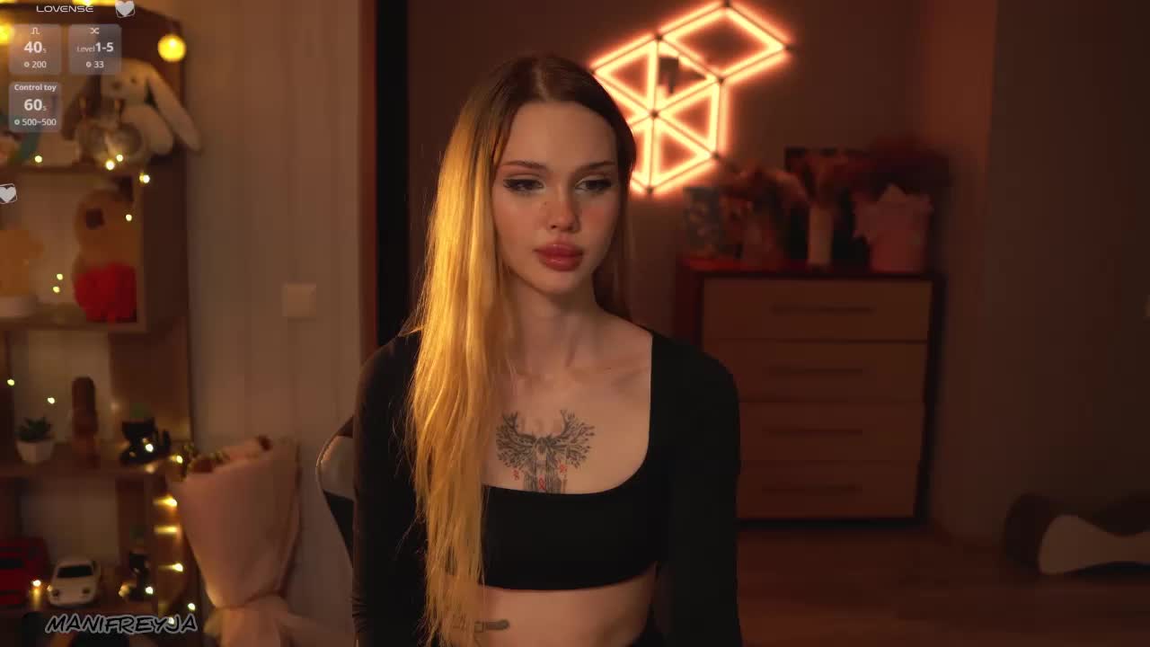 ManiFreyja Cam Model Chat October 10, 2025