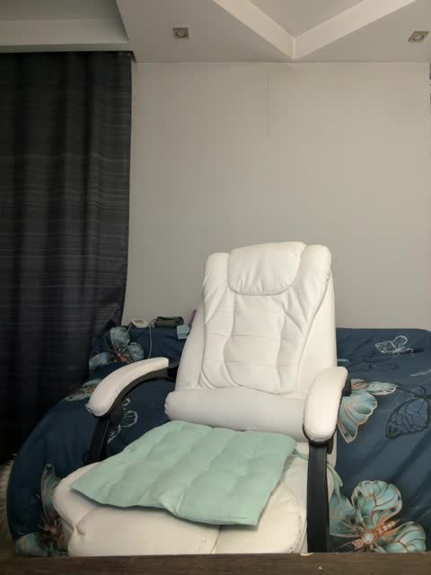 Eva-Bella Cam Model Chat October 10, 2025