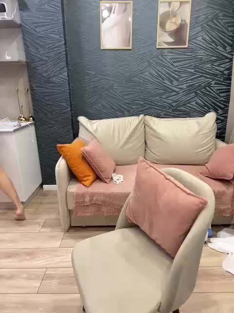 -Molly- Cam Model Chat October 10, 2025