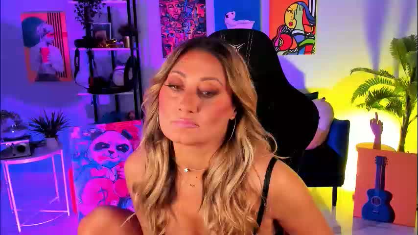 sarahholly Cam Model Chat October 10, 2025