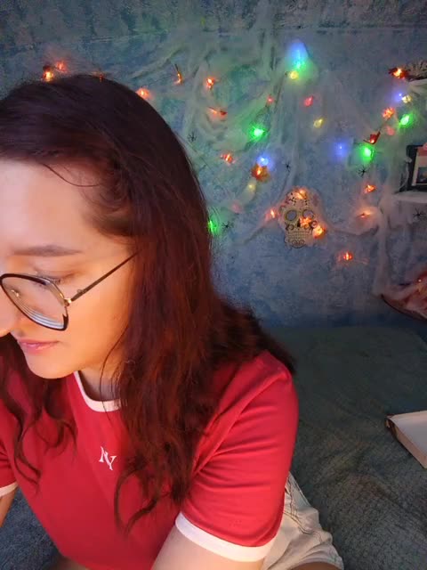 Mari_Gold Cam Model Chat October 11, 2025