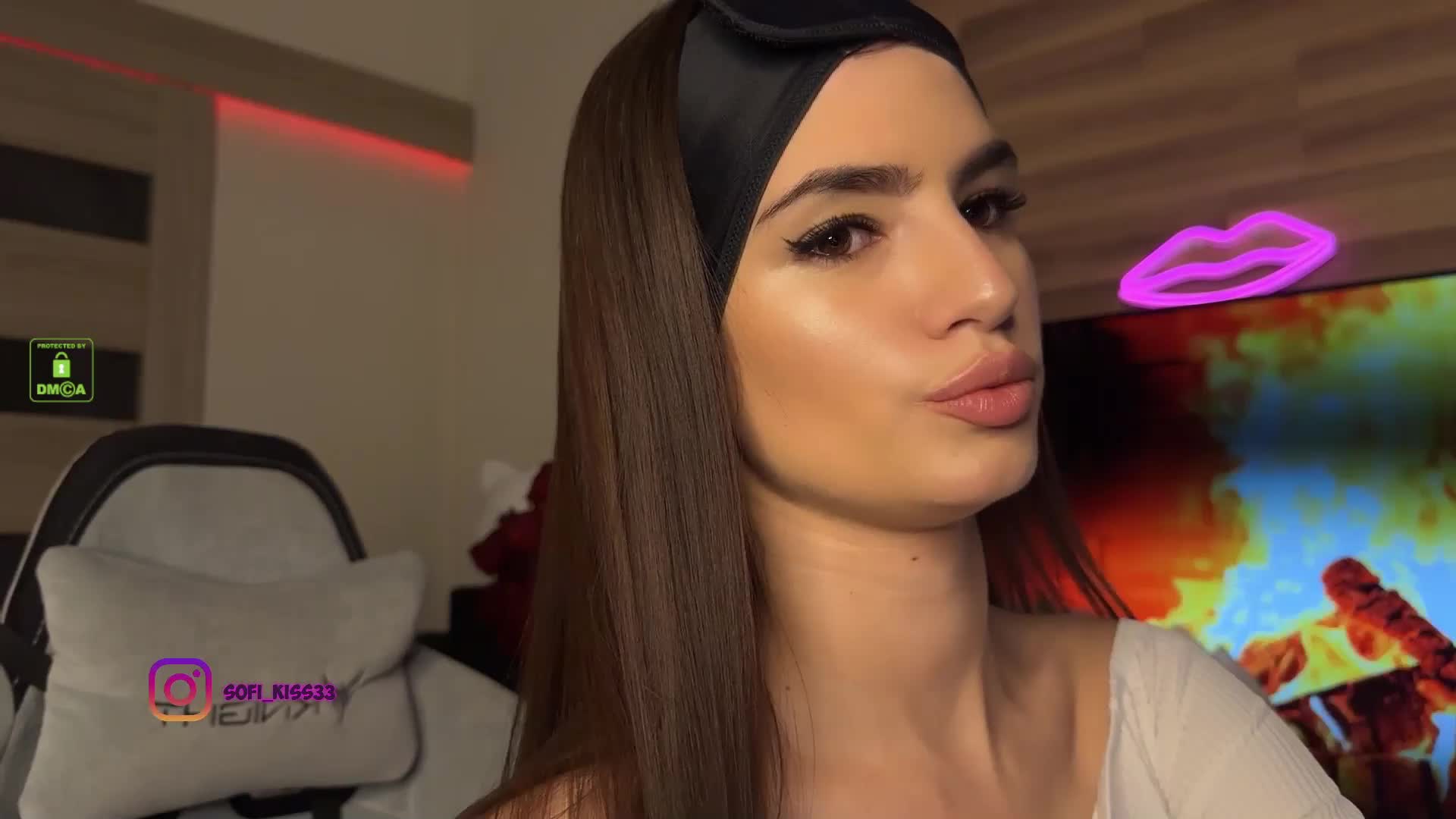 Sofi-Mi Cam Model Chat October 11, 2025