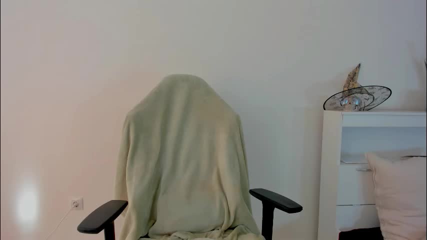 crystalnut Cam Model Chat October 11, 2025