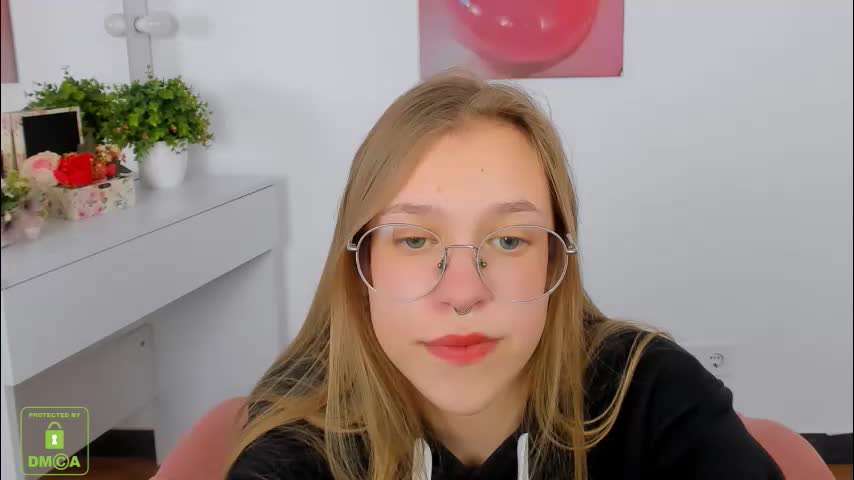 layriantavee Cam Model Chat October 11, 2025