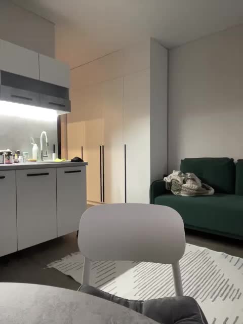 v_-_-_v Cam Model Chat October 11, 2025