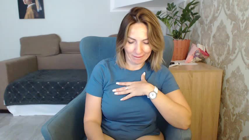 Mallinia Cam Model Chat October 11, 2025