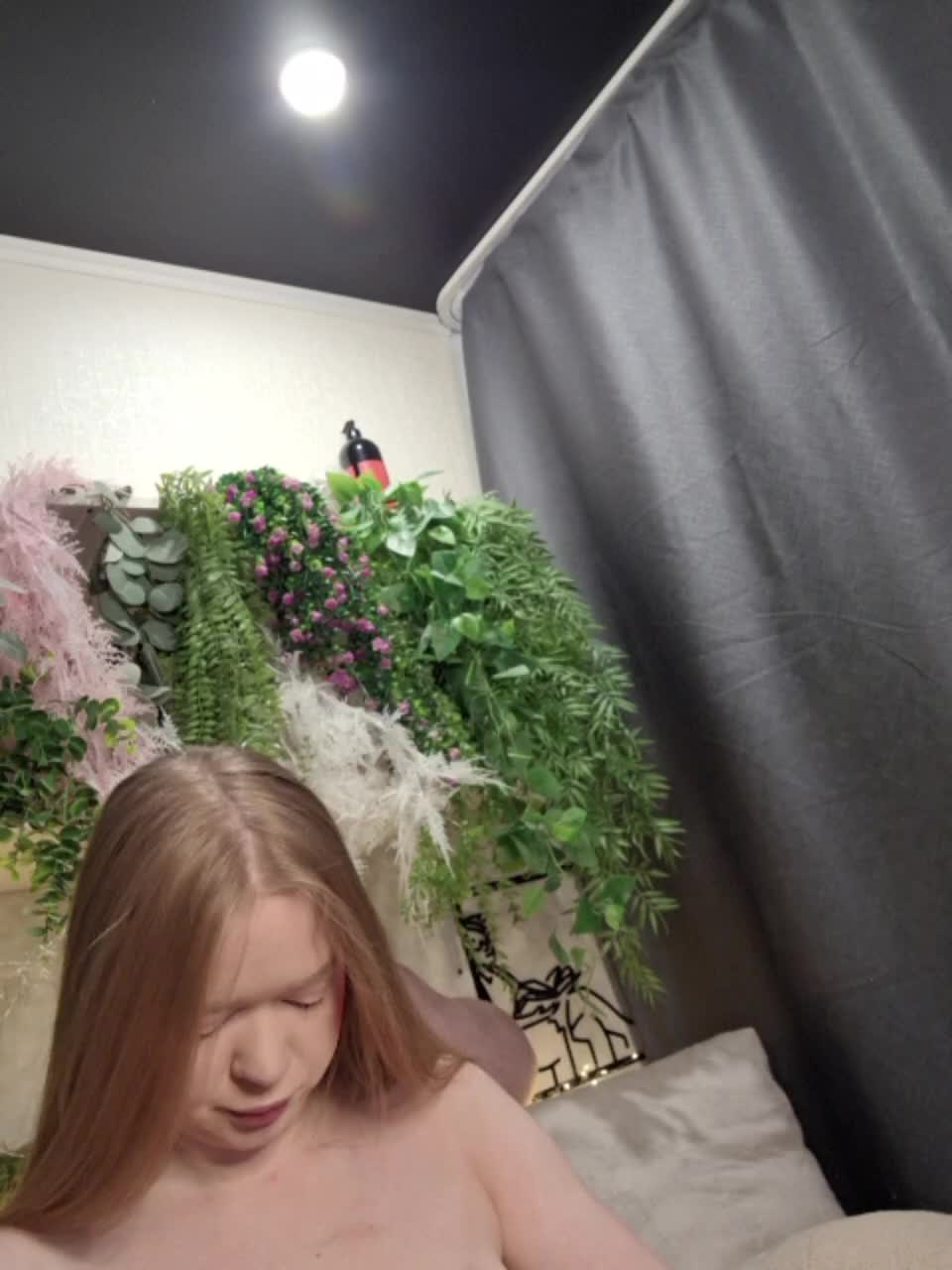 -scyrim- Cam Model Chat October 11, 2025