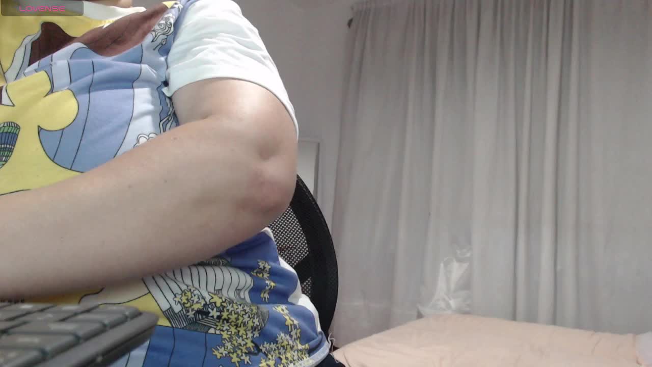 naturalmoommy Cam Model Chat October 11, 2025