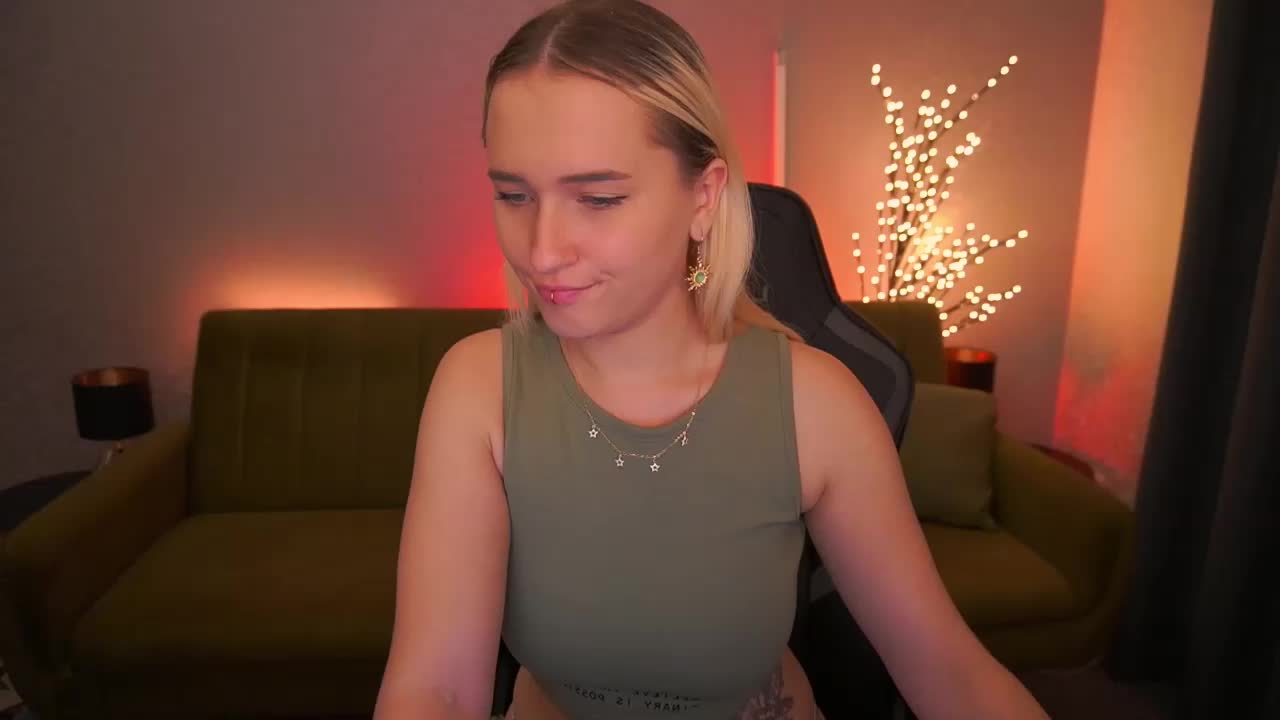 LilElfie Cam Model Chat October 11, 2025