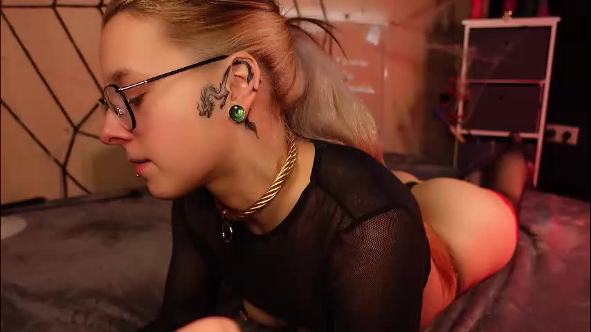 izzy_inked Cam Model Chat October 11, 2025