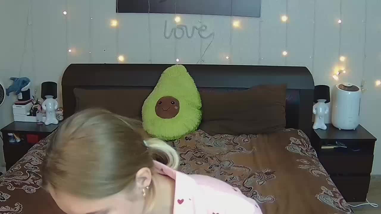 LinkaMalinka Cam Model Chat October 12, 2025