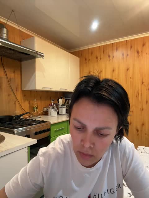 vik77777A Cam Model Chat October 12, 2025