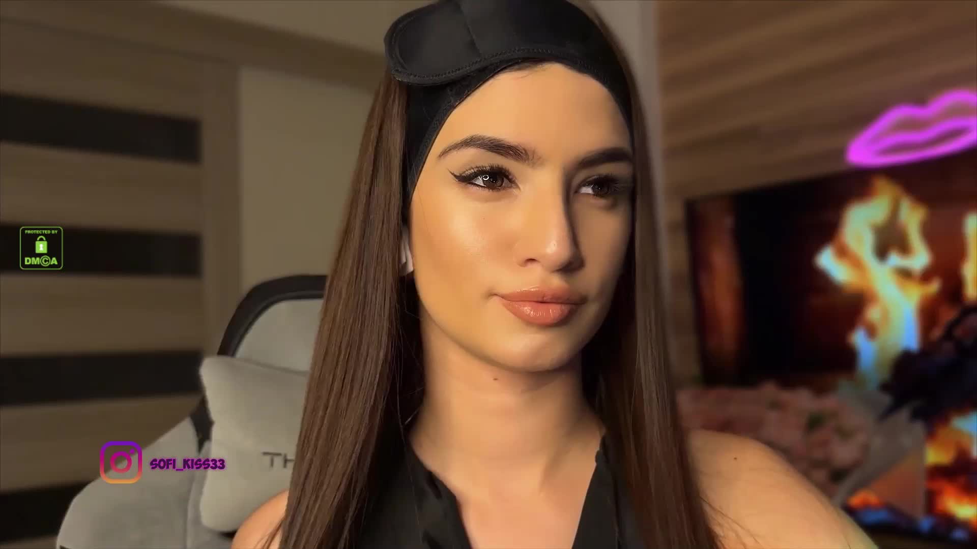 Sofi-Mi Cam Model Chat October 12, 2025