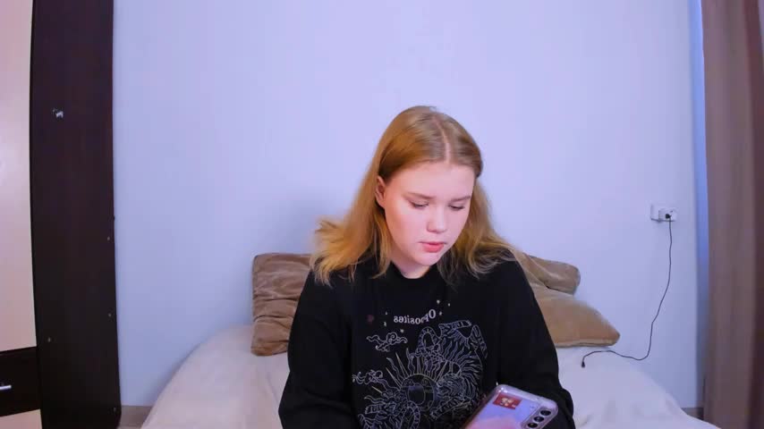 LaseyMoon Cam Model Chat October 12, 2025