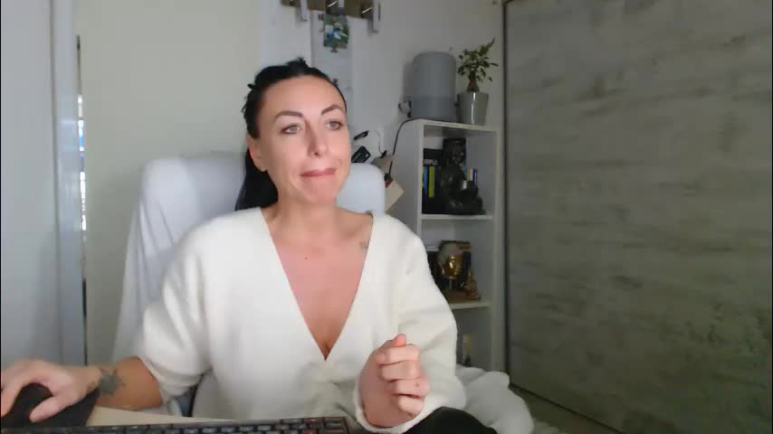 9winewine Cam Model Chat October 12, 2025