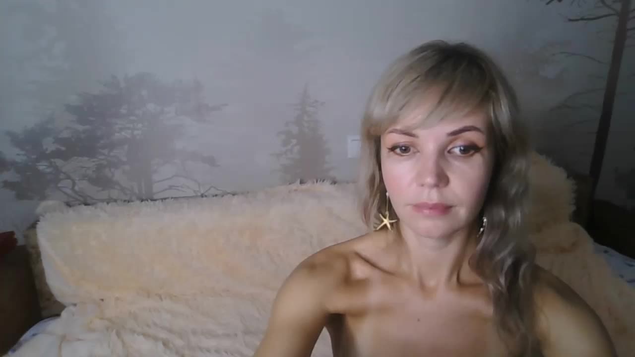 Red_Rose_98 Cam Model Chat October 12, 2025