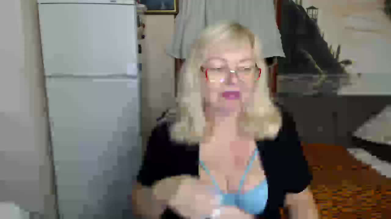 EvelynLoveShy Cam Model Chat October 12, 2025