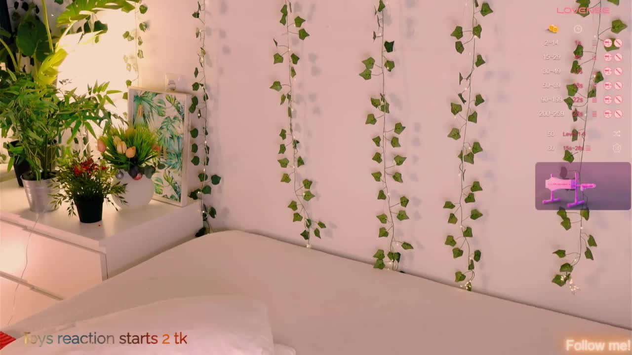 CarlyHills Cam Model Chat October 12, 2025