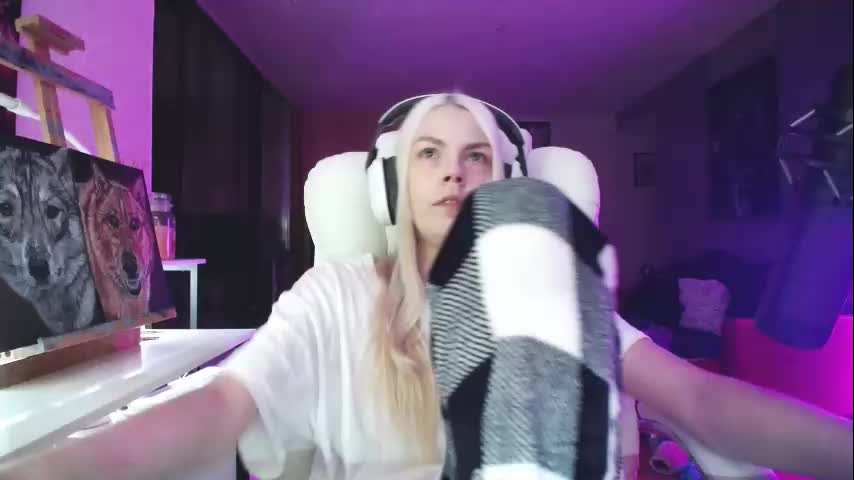 tinykylie Cam Model Chat October 12, 2025