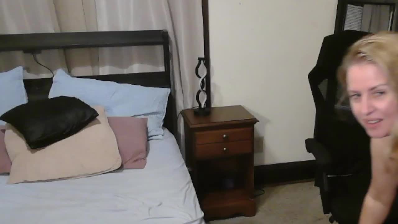 Holliekate Cam Model Chat October 12, 2025