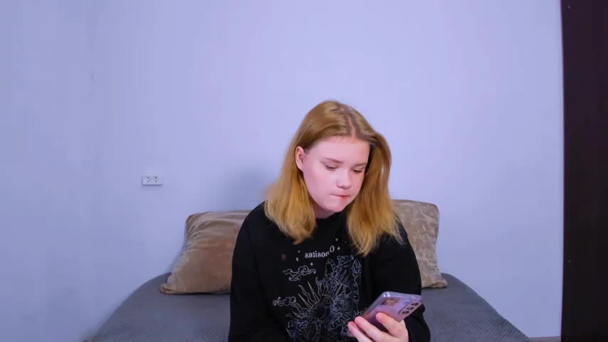 LaseyMoon Cam Model Chat October 12, 2025