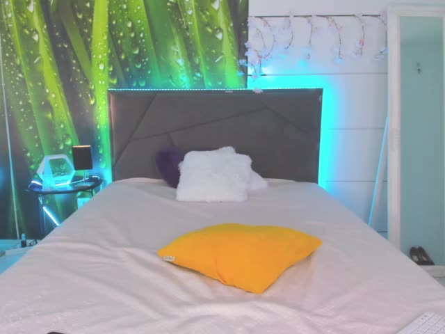 HollyTaillor Cam Model Chat October 12, 2025