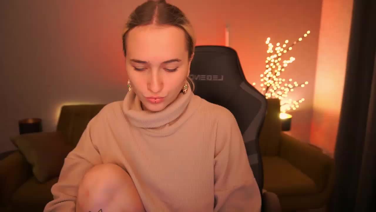 LilElfie Cam Model Chat October 12, 2025