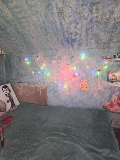 Mari_Gold Cam Model Chat October 12, 2025