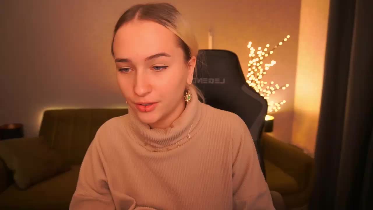 LilElfie Cam Model Chat October 12, 2025