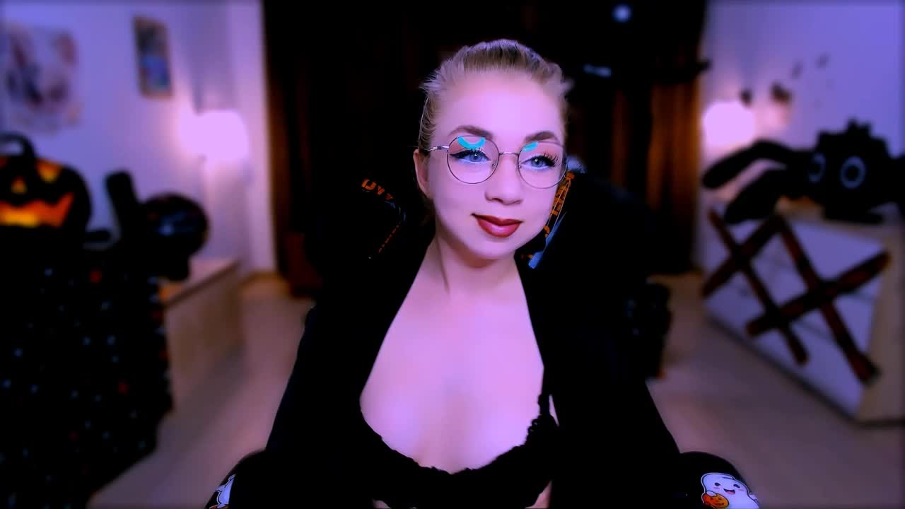 BabyNicole Cam Model Chat October 12, 2025