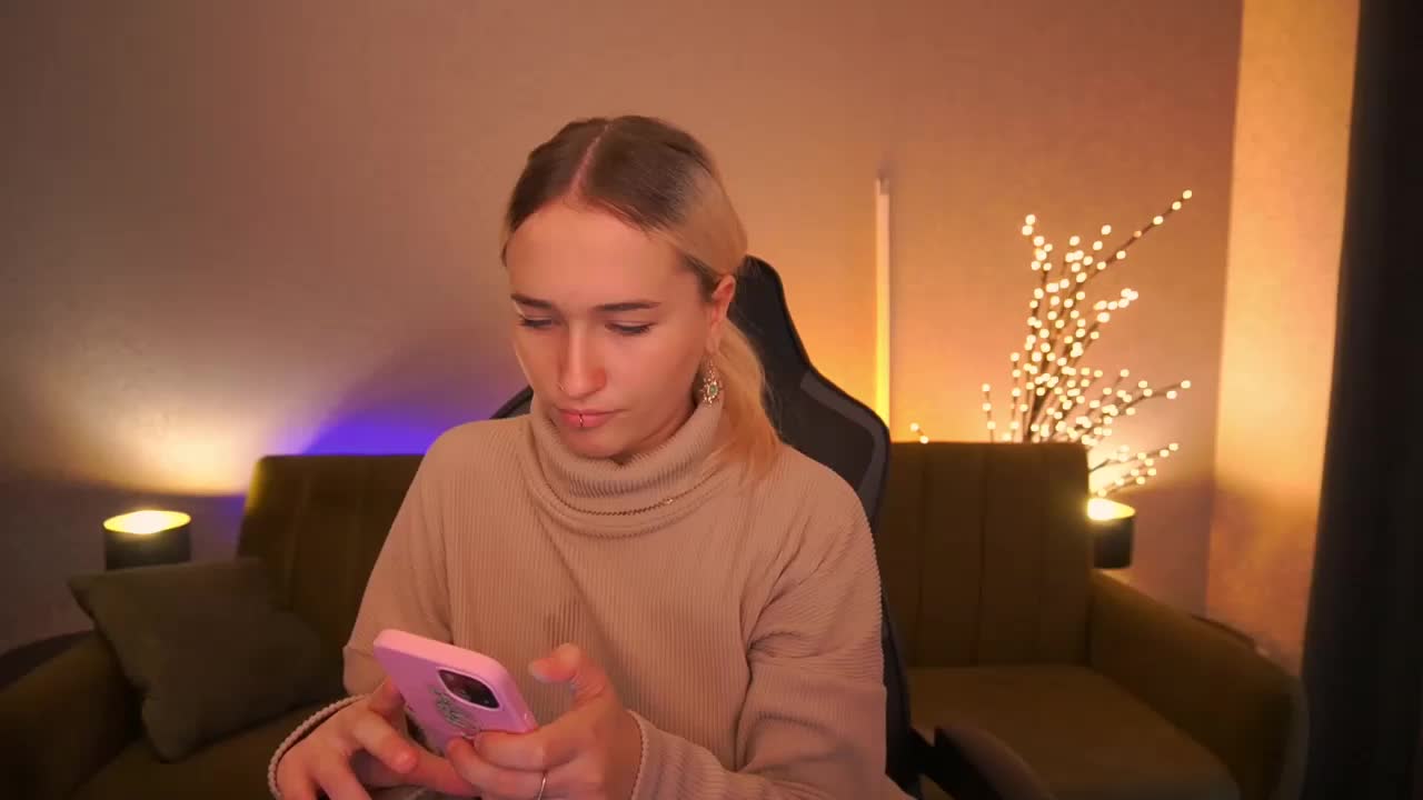 LilElfie Cam Model Chat October 12, 2025