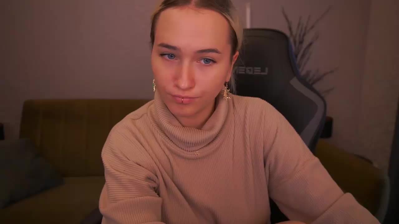 LilElfie Cam Model Chat October 12, 2025