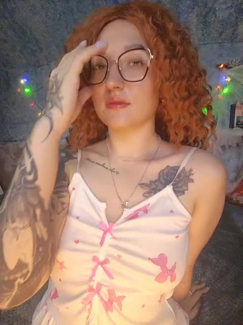 Mari_Gold Cam Model Chat October 12, 2025