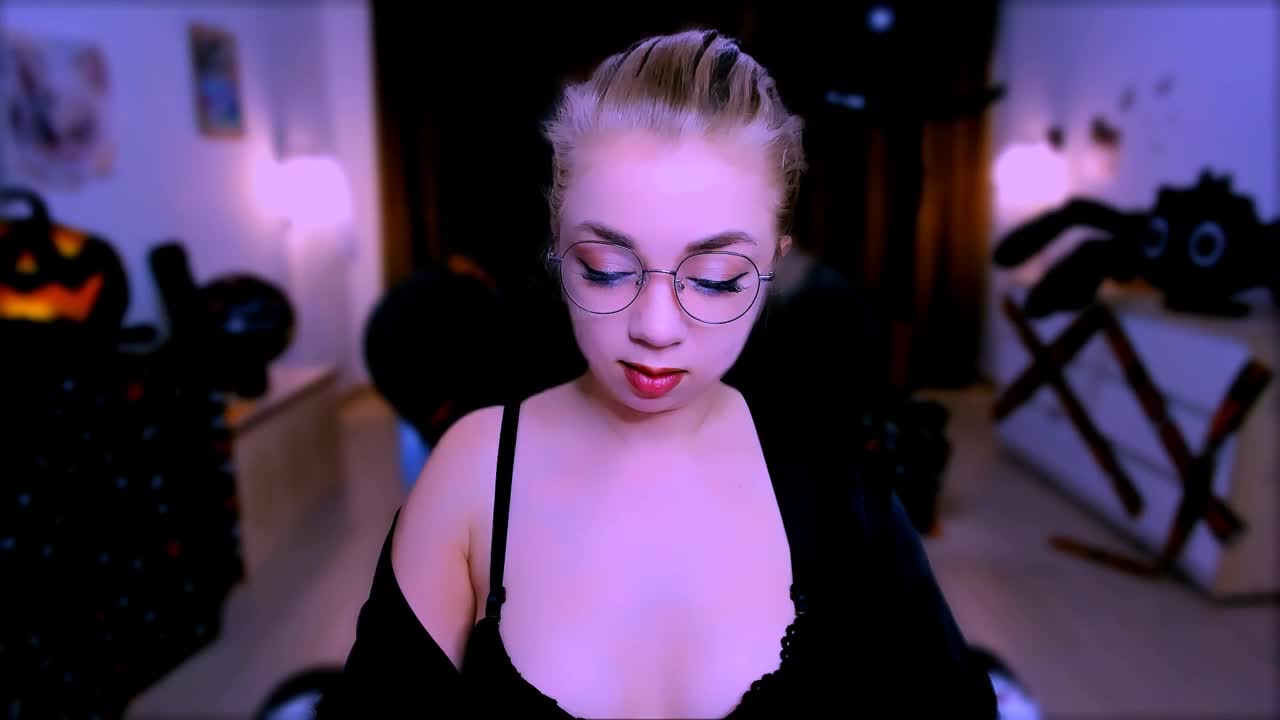 BabyNicole Cam Model Chat October 12, 2025