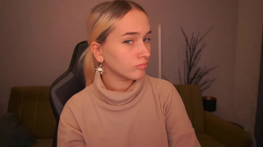 LilElfie Cam Model Chat October 12, 2025