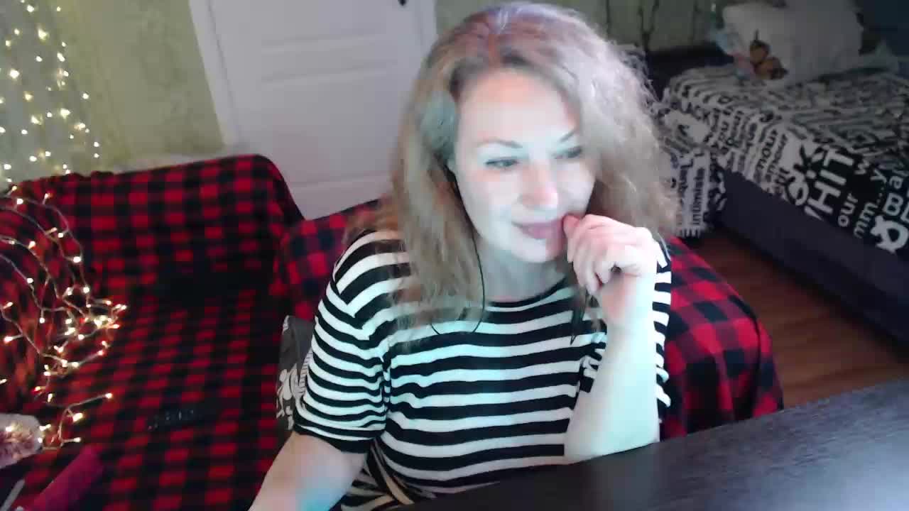 MeganIris Cam Model Chat October 12, 2025