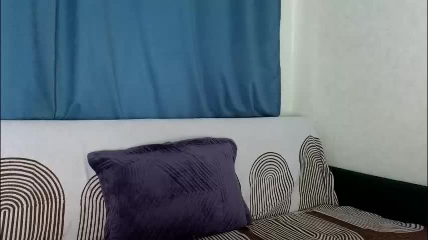 lisi4ka_basik33 Cam Model Chat October 12, 2025