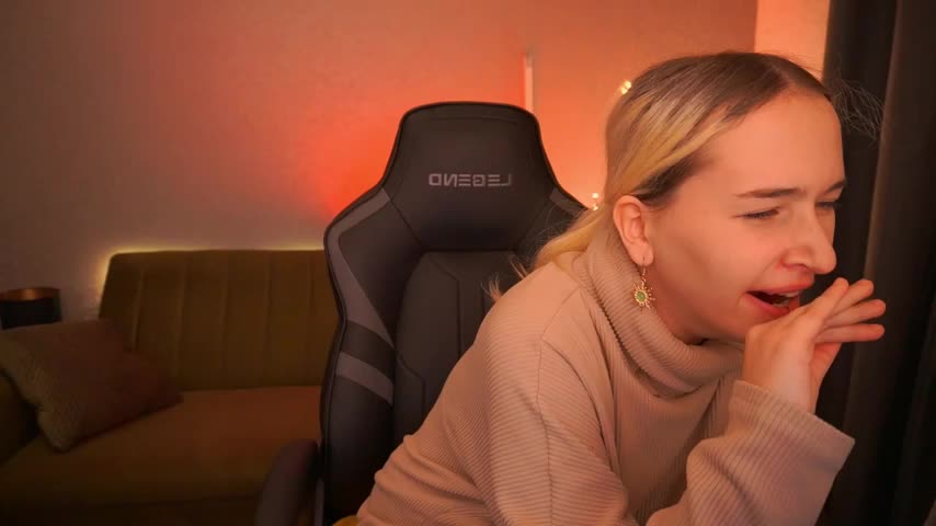 LilElfie Cam Model Chat October 13, 2025