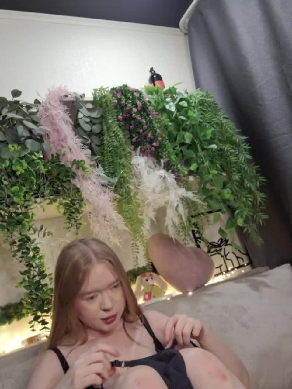 -scyrim- Cam Model Chat October 13, 2025