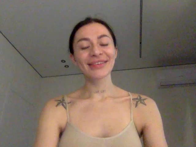 LunaDesire Cam Model Chat October 13, 2025