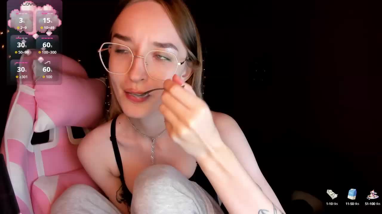 Polikinesis Cam Model Chat October 13, 2025