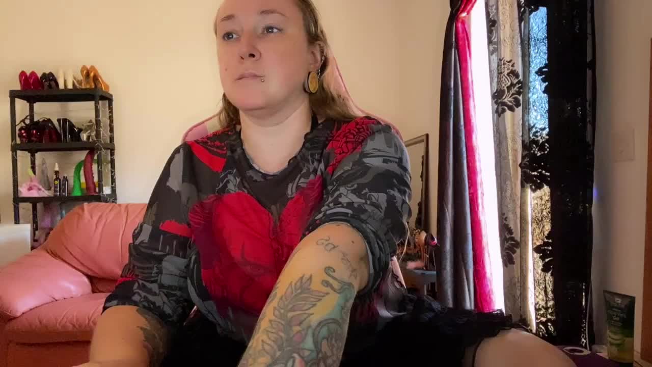 NylonQueen Cam Model Chat October 13, 2025